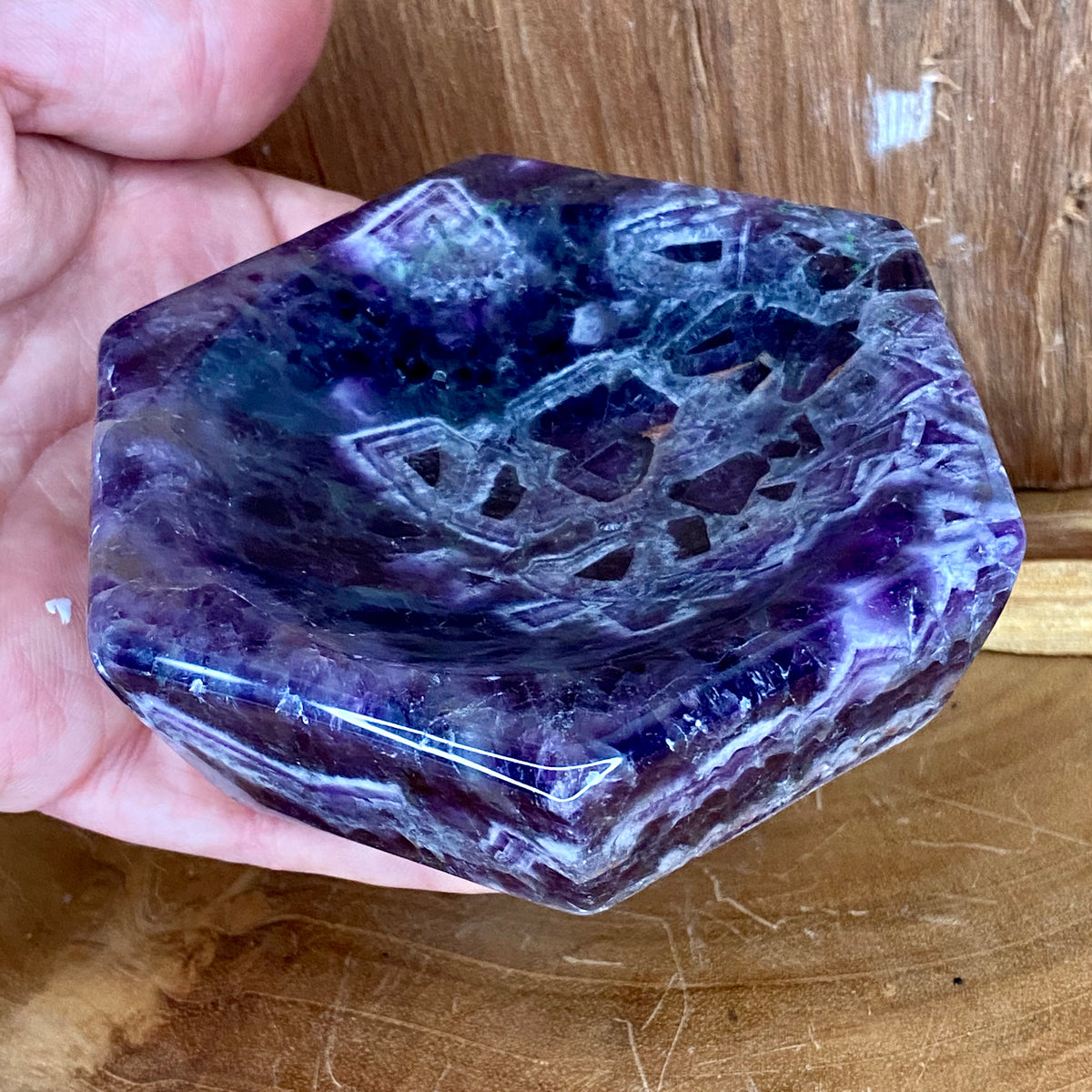 Chevron Amethyst Hexagonal Bowl 406g - The Spirit of Life