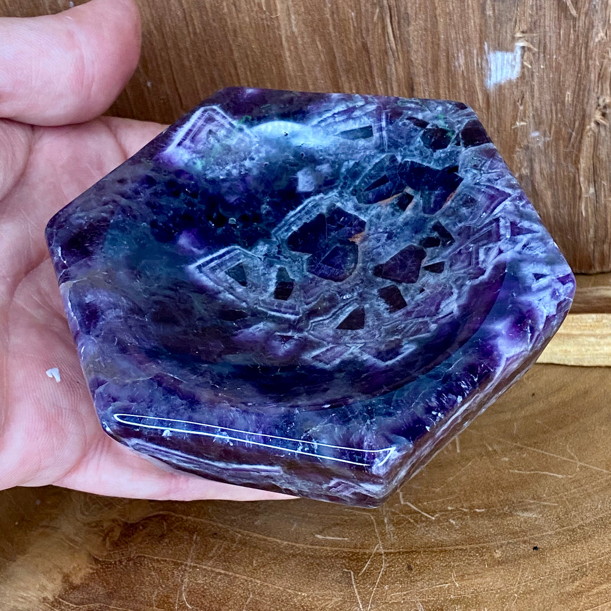 Chevron Amethyst Hexagonal Bowl 406g - The Spirit of Life