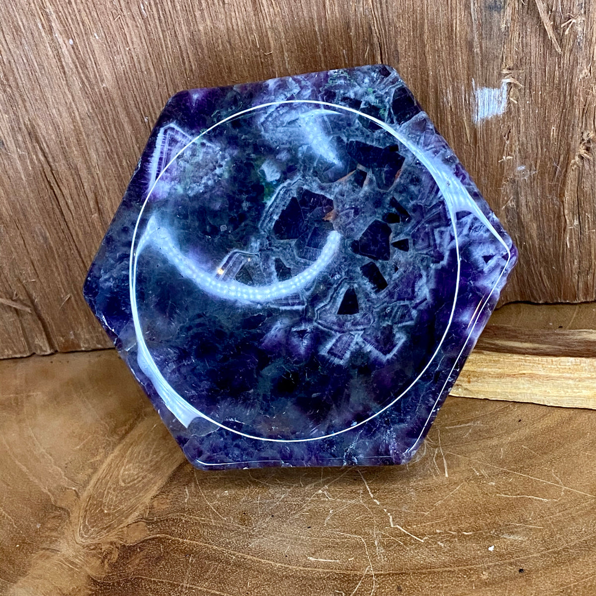 Chevron Amethyst Hexagonal Bowl 406g - The Spirit of Life
