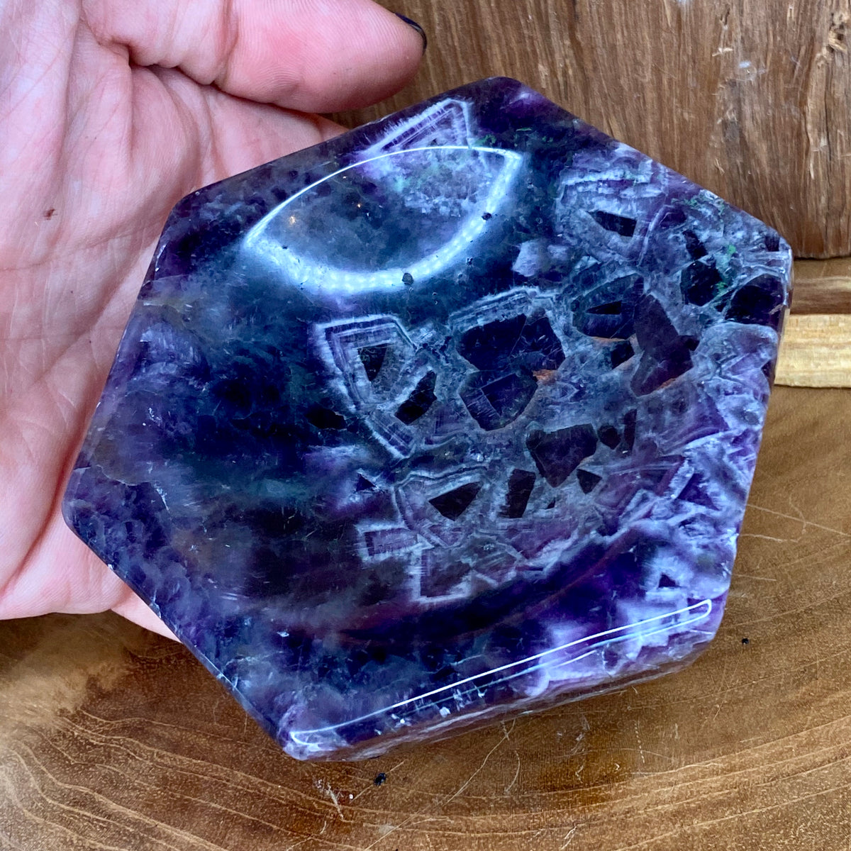 Chevron Amethyst Hexagonal Bowl 406g - The Spirit of Life